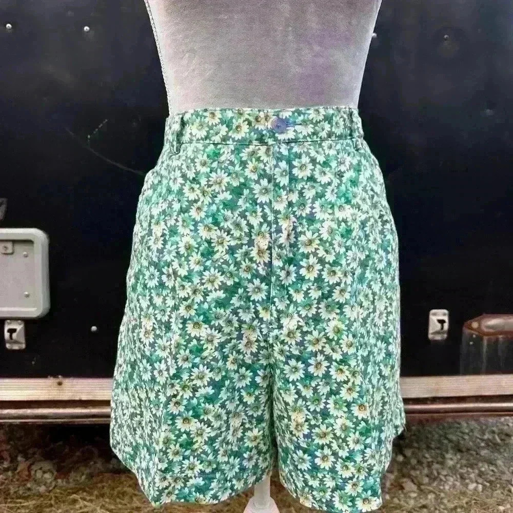 Lizsport shorts. Vintage. Granny Core. Floral. Pockets - Picture 6 of 7